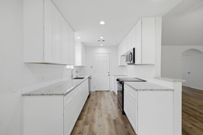 6011 Bankside Dr in Houston, TX - Building Photo - Building Photo