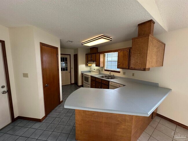 6407 Lake Charlene Ln in Pensacola, FL - Building Photo - Building Photo