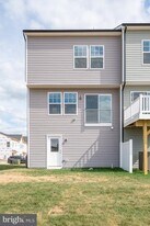 24 Armistead Pl in Charles Town, WV - Building Photo