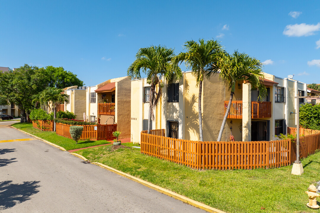 Pine Lake Village in Miami, FL - Building Photo