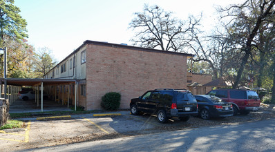 Wilson Park Apartments in Conroe, TX - Foto de edificio - Building Photo