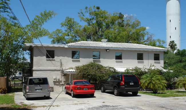 8002 N Florida Ave in Tampa, FL - Foto de edificio - Building Photo