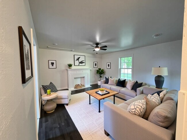 property at 400-402 N Jefferson St
