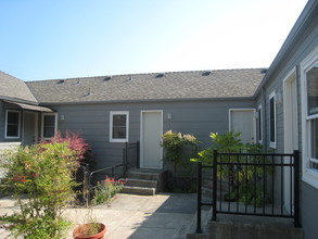 Marquam Hill Apartments in Portland, OR - Building Photo - Building Photo