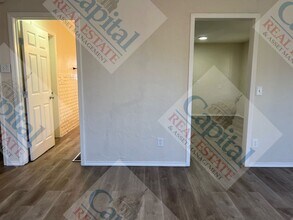 530 E Boeing Dr in Midwest City, OK - Building Photo - Building Photo