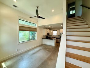 2200 E 16th St in Austin, TX - Building Photo - Building Photo