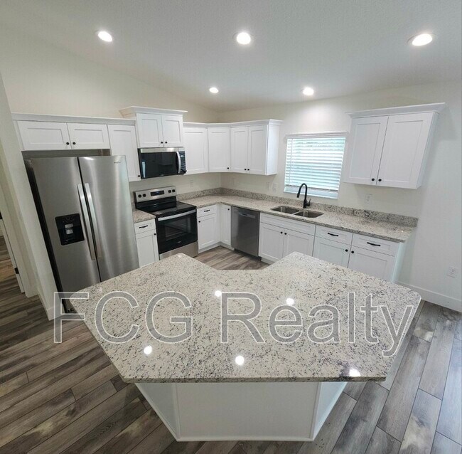 7649 W Normandy Pl in Citrus Springs, FL - Building Photo - Building Photo