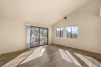 325 Encino Ln in San Clemente, CA - Building Photo - Building Photo