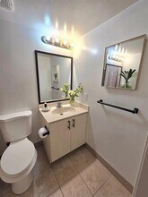 3650 N 56th Ave, Unit 520 in Hollywood, FL - Foto de edificio - Building Photo