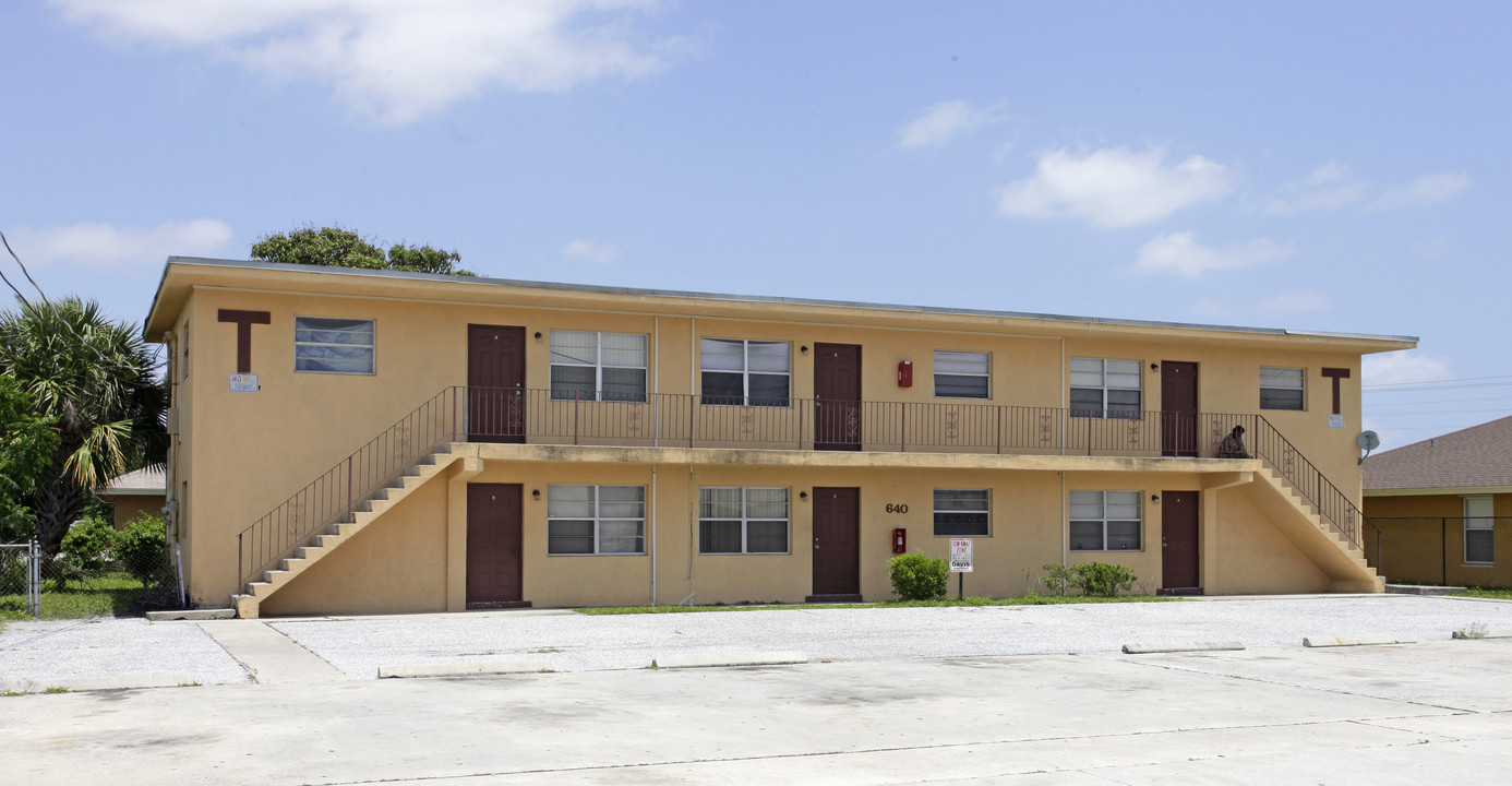 640 W 9th St in Riviera Beach, FL - Building Photo