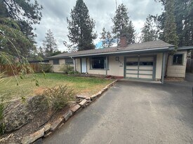 951 NE Dekalb Ave in Bend, OR - Building Photo