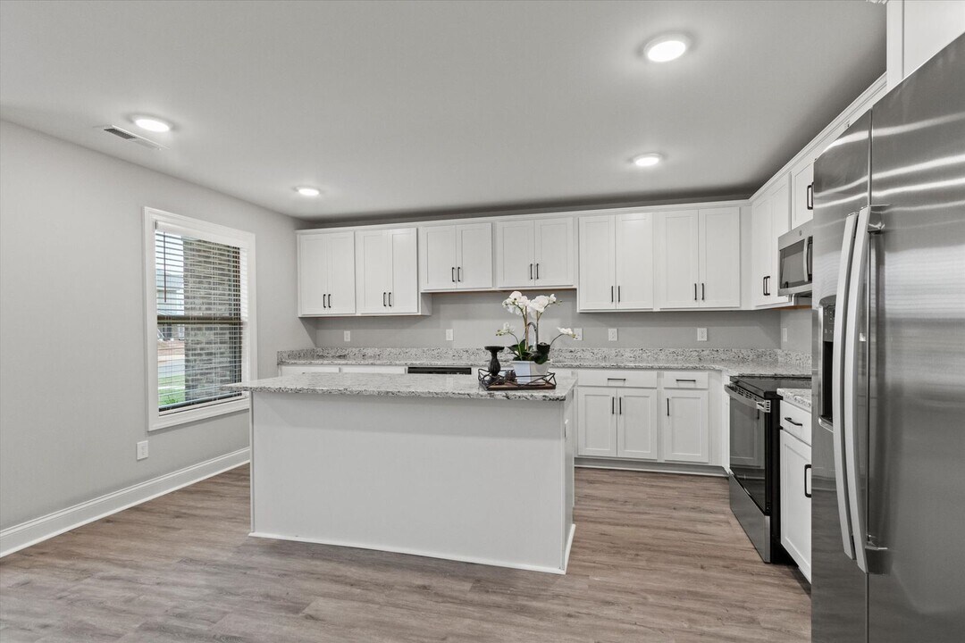 16078 Cohen Dr in Athens, AL - Building Photo