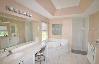 5776 NW Eskimo Cir in Port St. Lucie, FL - Building Photo - Building Photo