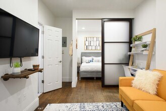 69 Clinton St in New York, NY - Building Photo - Building Photo