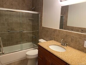 452 Dawson Ln in Jericho, NY - Building Photo - Building Photo