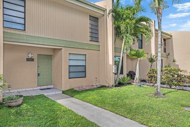 9220 NW 14th St, Unit 272 in Pembroke Pines, FL - Building Photo - Building Photo