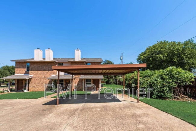 105 Wildwood Ct in Grapevine, TX - Building Photo - Building Photo