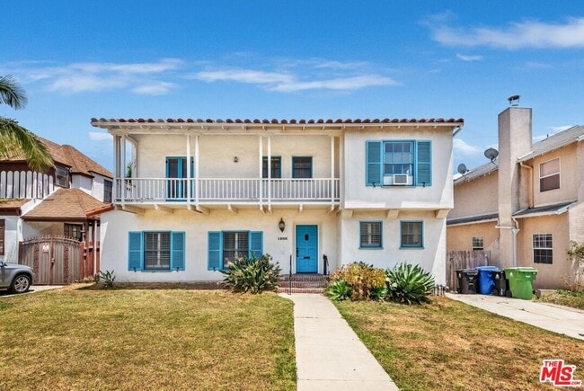 1906 Preuss Rd in Los Angeles, CA - Building Photo - Building Photo