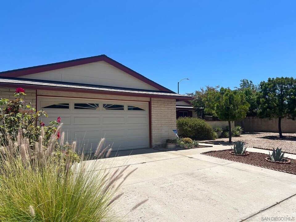 9603 Pebble Beach Dr in Santee, CA - Building Photo