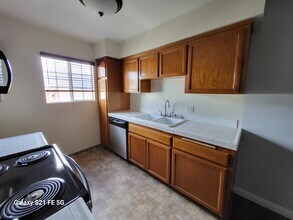 312 W Valencia Ave in Burbank, CA - Building Photo - Building Photo