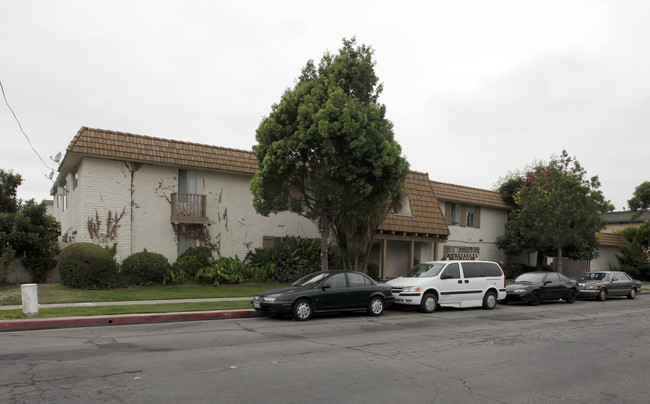 La Ventura Apartments in Anaheim, CA - Building Photo - Building Photo