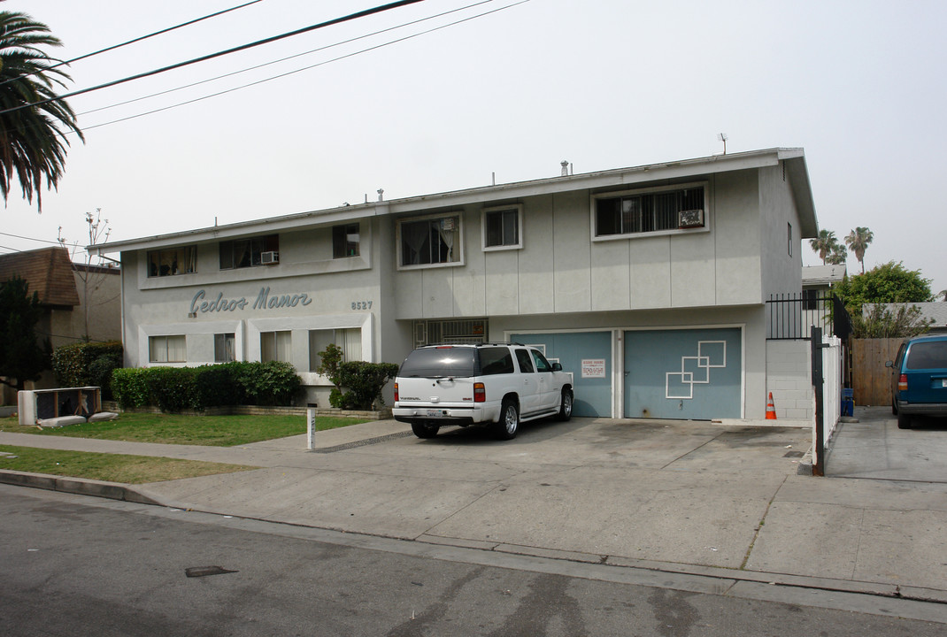 Cedros Manor in Panorama City, CA - Building Photo