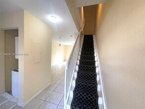2028 NE 167th St in North Miami Beach, FL - Building Photo - Building Photo
