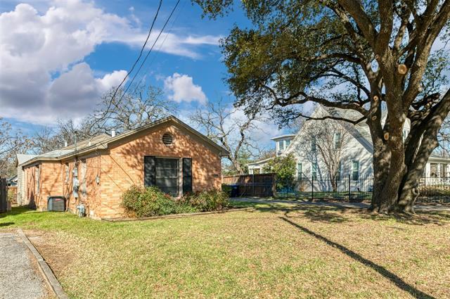 2308 N Edgewood Terrace in Fort Worth, TX - Building Photo - Building Photo