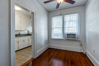 Spanish Oaks Apartments in Sarasota, FL - Building Photo - Interior Photo