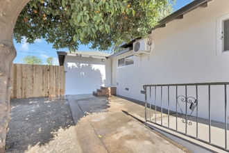 526 Olive St in Bakersfield, CA - Building Photo - Building Photo