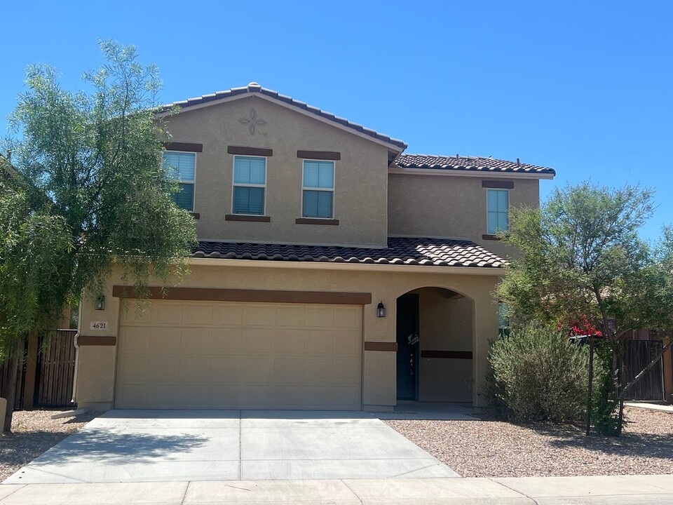 4621 Kirkland Ave in San Tan Valley, AZ - Foto de edificio