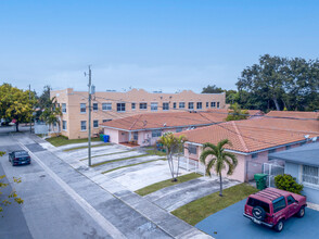 933 SW 10th St in Miami, FL - Building Photo - Building Photo