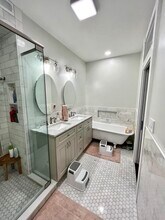 21 S Linwood Ave in Baltimore, MD - Foto de edificio - Building Photo