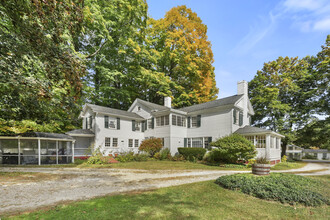 102 Main St in Sheffield, MA - Foto de edificio - Building Photo