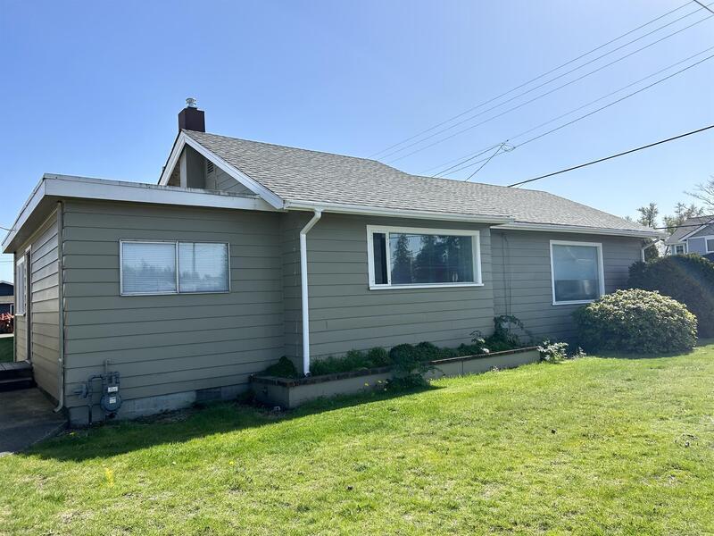 312 Nooksack Ave in Lynden, WA - Building Photo