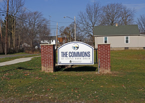 Commons at Little Bark Creek in Fremont, OH - Foto de edificio - Building Photo