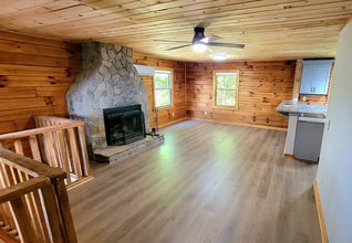 389 Lily Ln in Whittier, NC - Building Photo - Building Photo