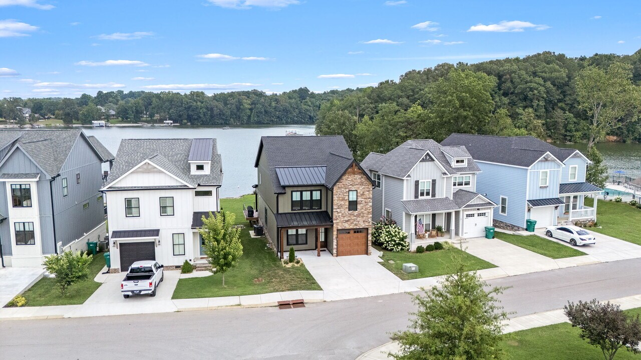 58 Barefoot Way in Winchester, TN - Building Photo