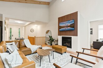 1051 Greensview Dr in Lake Of Bays, ON - Building Photo - Building Photo