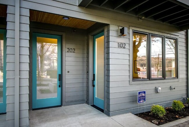 601 SE Spokane St in Portland, OR - Building Photo - Building Photo
