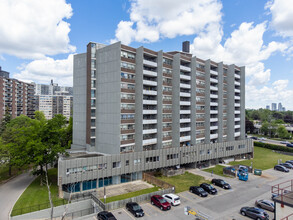 Bathville Towers in Toronto, ON - Building Photo - Building Photo