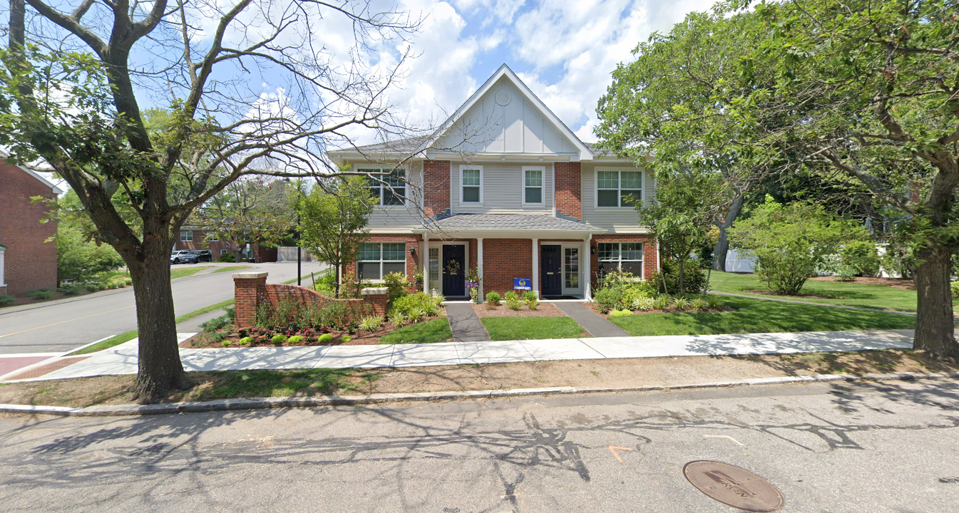 11 Independence Dr, Unit 4 in Chestnut Hill, MA - Building Photo