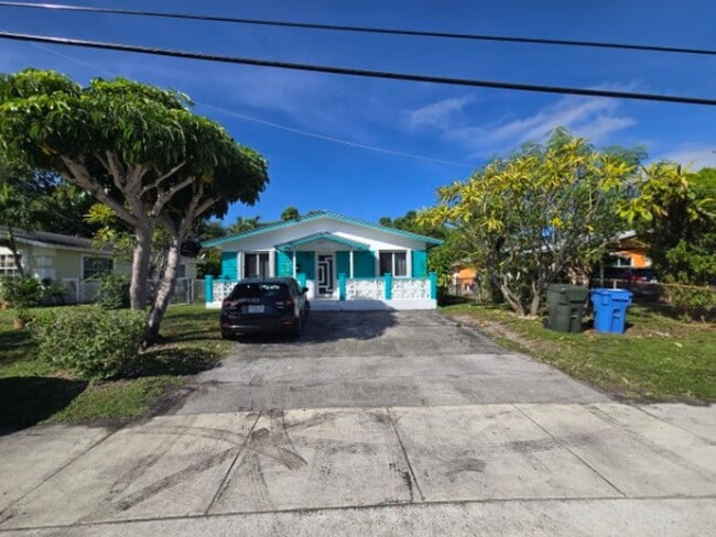 3443 NE 3rd Ave in Oakland Park, FL - Building Photo - Building Photo