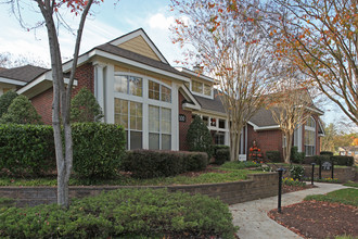 Lenox at Patterson Place in Durham, NC - Foto de edificio - Building Photo