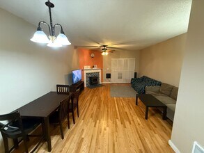 14425 NE 40th St, Unit C102 in Bellevue, WA - Building Photo - Building Photo