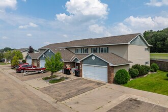 Jordan Valley Townhomes in Jordan, MN - Foto de edificio - Building Photo