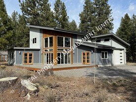 19354 Kiowa Rd in Bend, OR - Building Photo