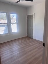 527 Gooding St, Unit 2ndfloor in La Salle, IL - Building Photo - Building Photo