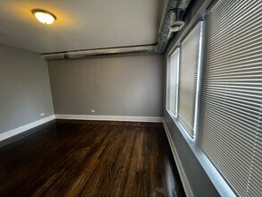 7517 S Yale Ave, Unit 3E in Chicago, IL - Foto de edificio - Building Photo