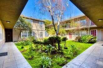Lillian Way Apartments in Los Angeles, CA - Foto de edificio - Building Photo